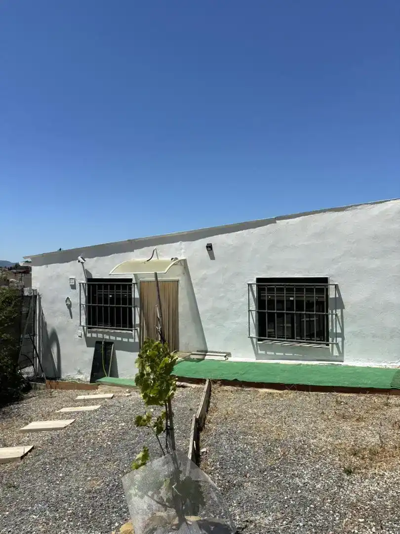 Vista exterior de Finca rústica en venda en Martos amb Jardí privat, Moblat i Rentadora