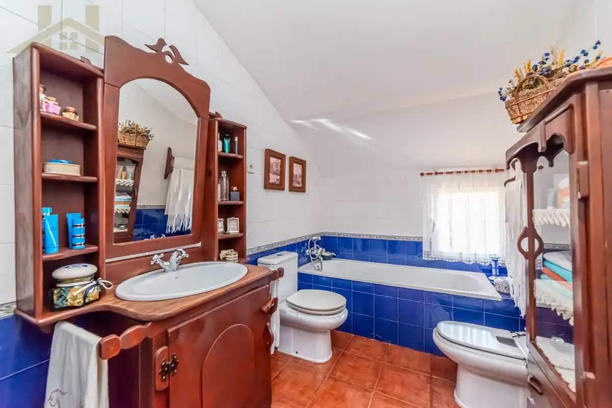 Baño de Casa adosada en venta en Leganés con Aire acondicionado, Calefacción y Jardín privado