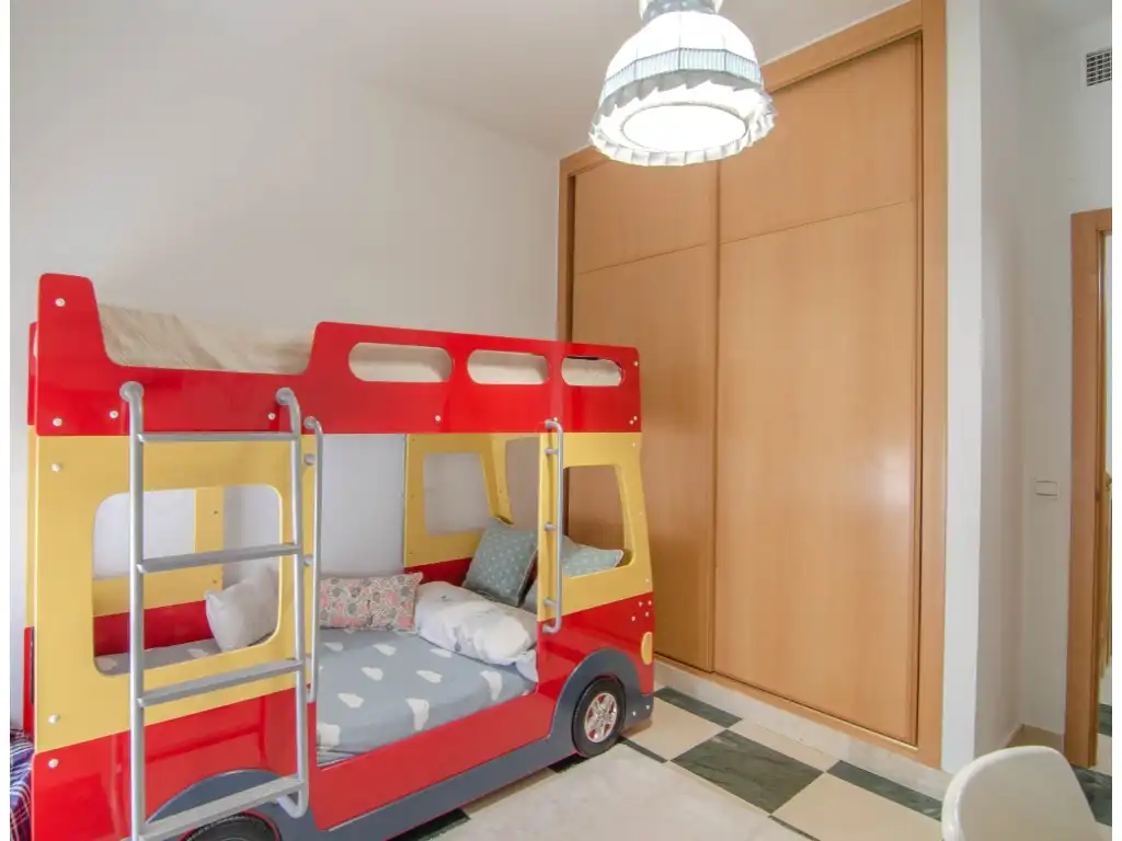 Dormitori de Casa o xalet en venda en La Rinconada
