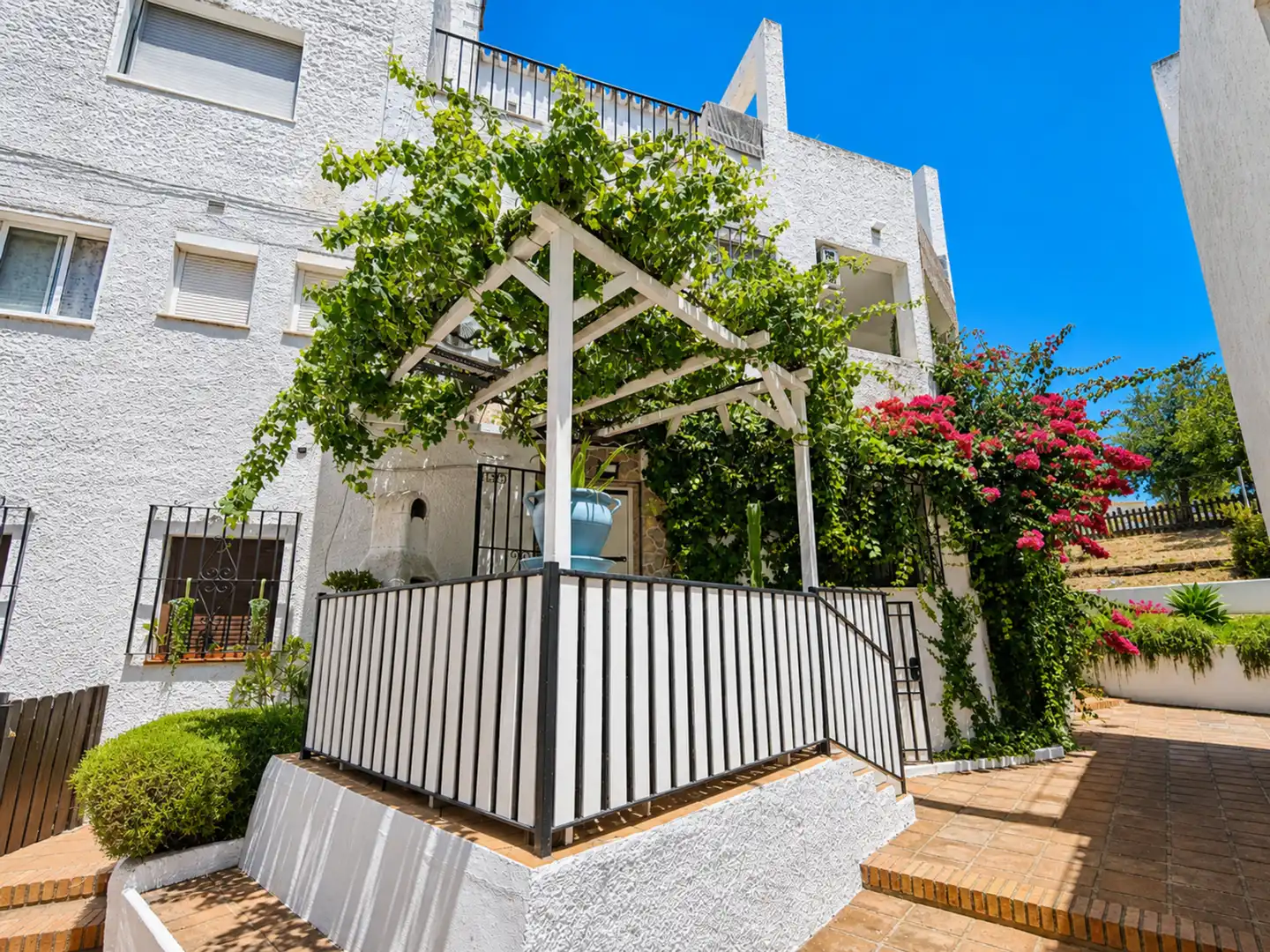 Terrassa de Apartament en venda en Manilva amb Aire condicionat, Terrassa i Piscina
