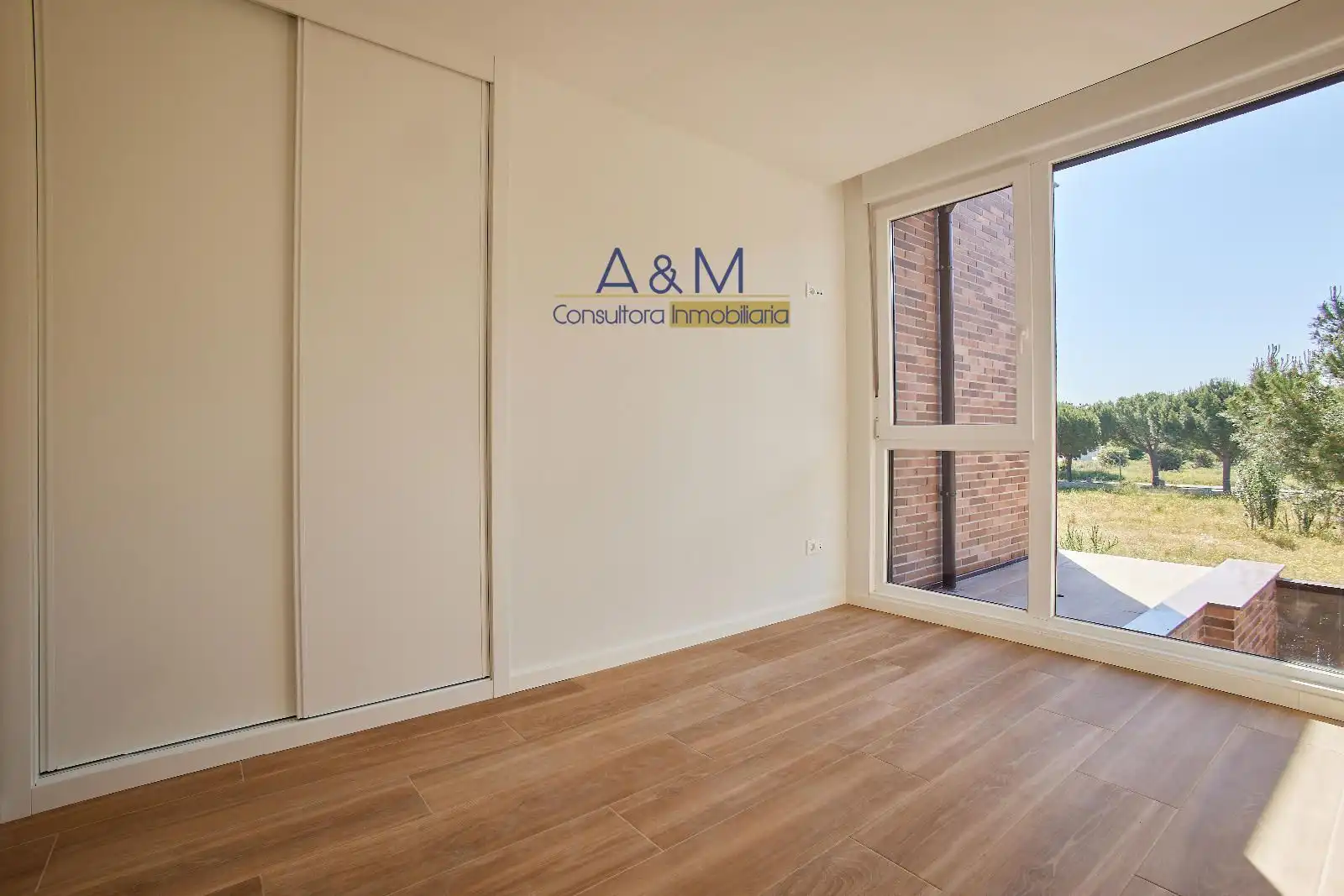 Habitación de Casa adosada en venta en Laguna de Duero con Calefacción, Jardín privado y Terraza