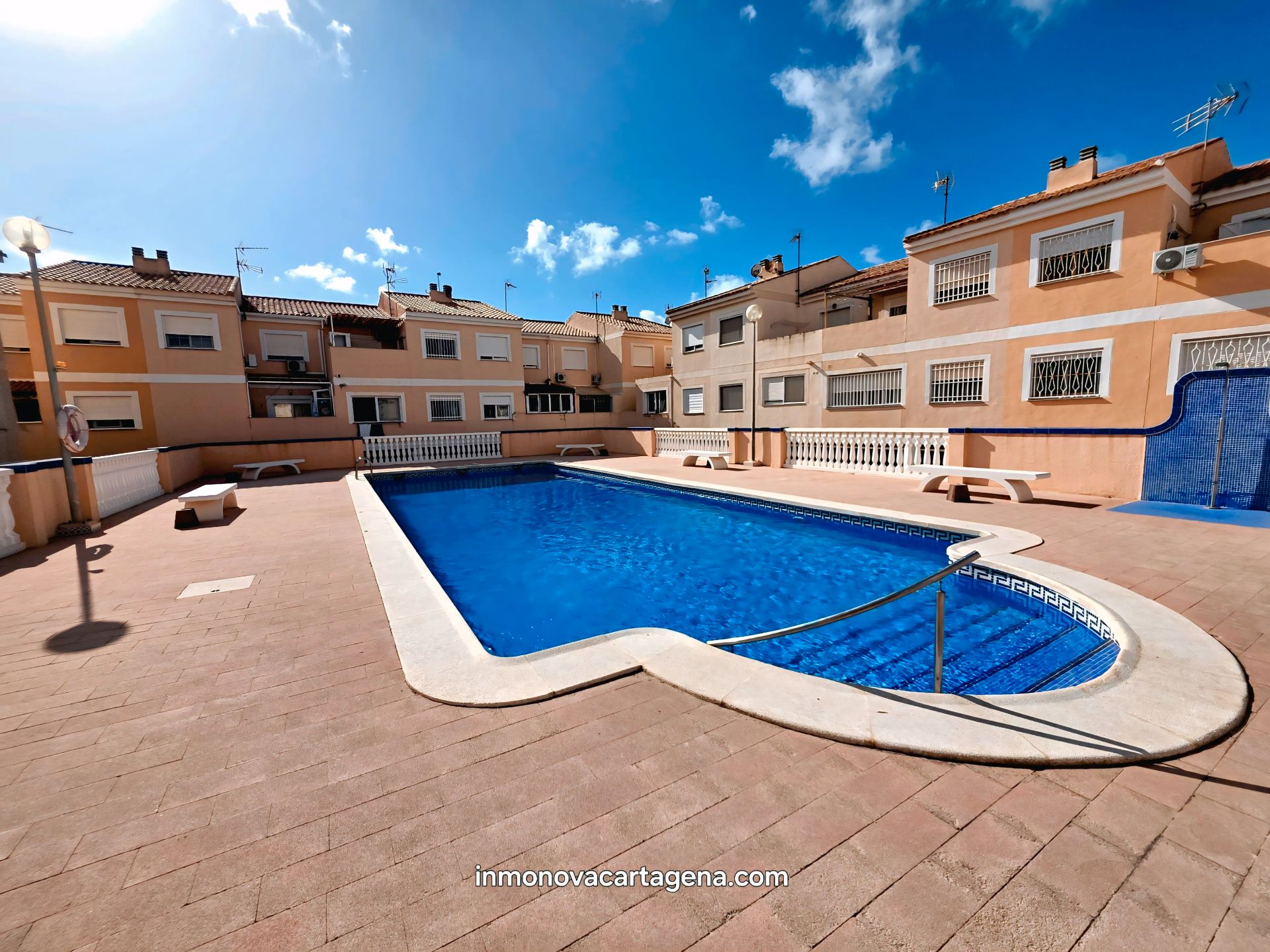 Piscina de Casa adosada en venda en La Manga del Mar Menor amb Aire condicionat, Terrassa i Traster