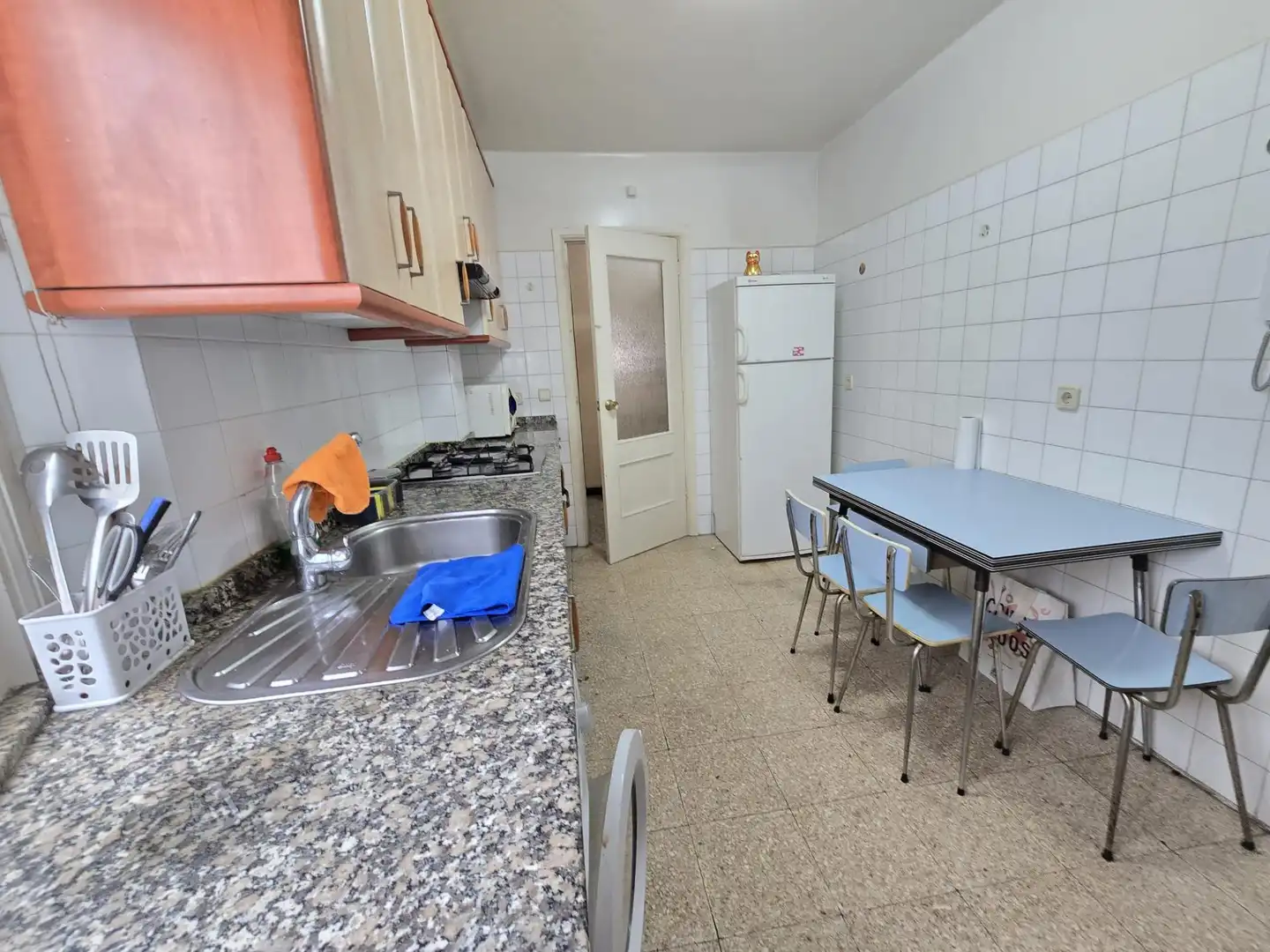 Cuina de Pis de lloguer en Vigo  amb Parquet i Moblat