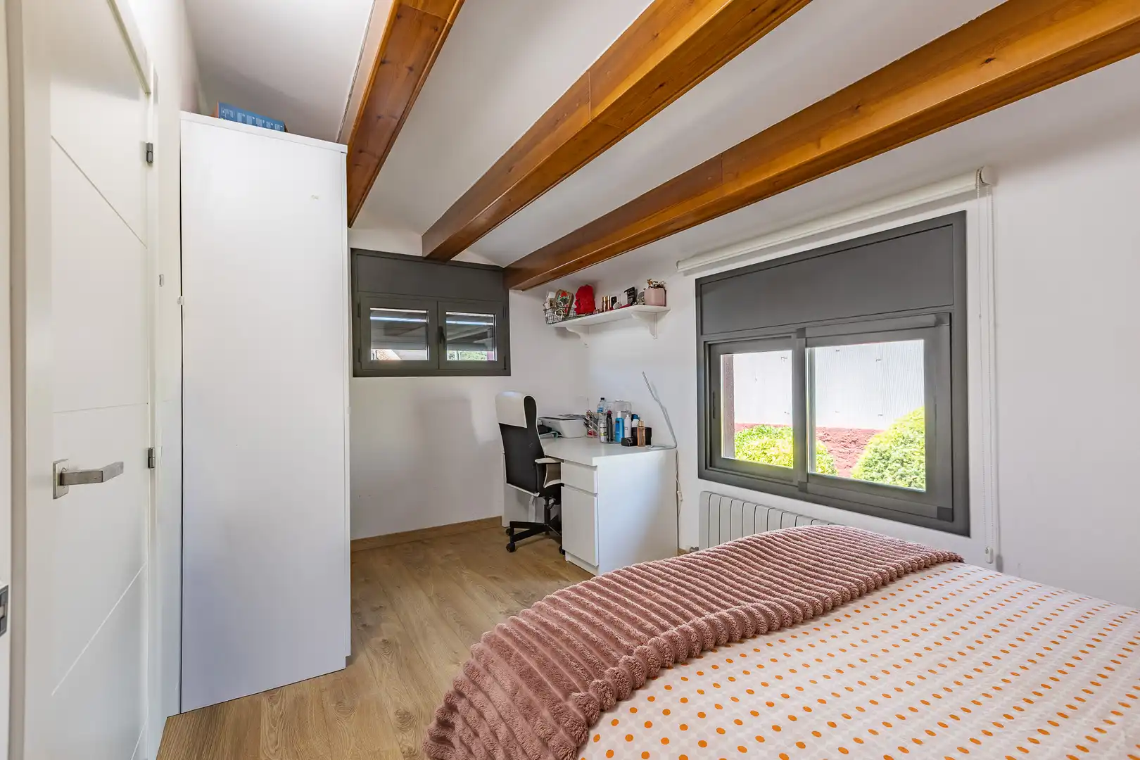 Dormitori de Casa o xalet en venda en Castellar del Vallès amb Aire condicionat, Calefacció i Jardí privat