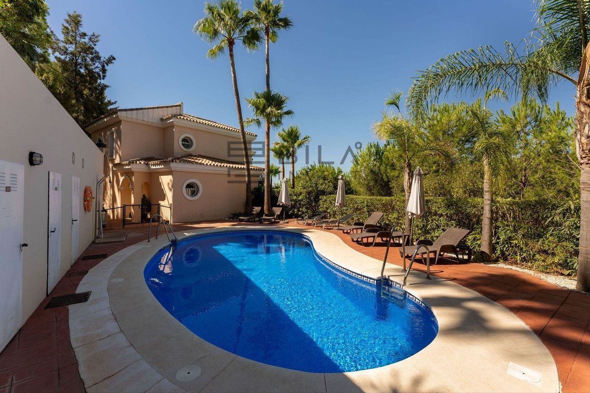Piscina de Casa o xalet en venda en Alhaurín El Grande amb Aire condicionat, Terrassa i Piscina