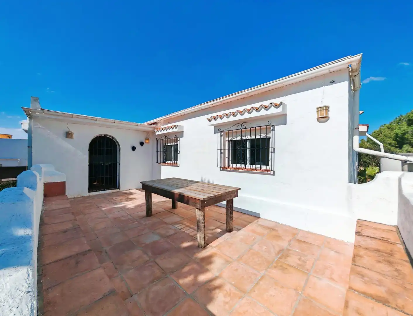 Vista exterior de Casa o chalet en venta en Medina Sidonia con Jardín privado, Piscina y Amueblado