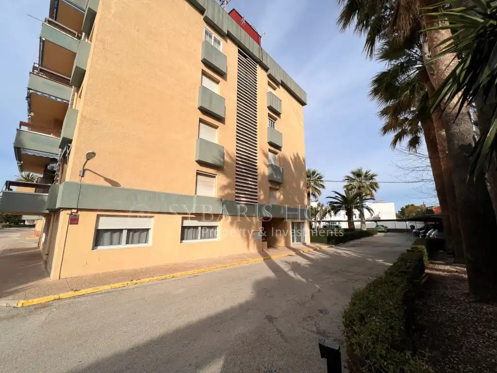 Außenansicht von Wohnung zum Verkauf in Dénia mit Klimaanlage, Privatgarten und Terrasse