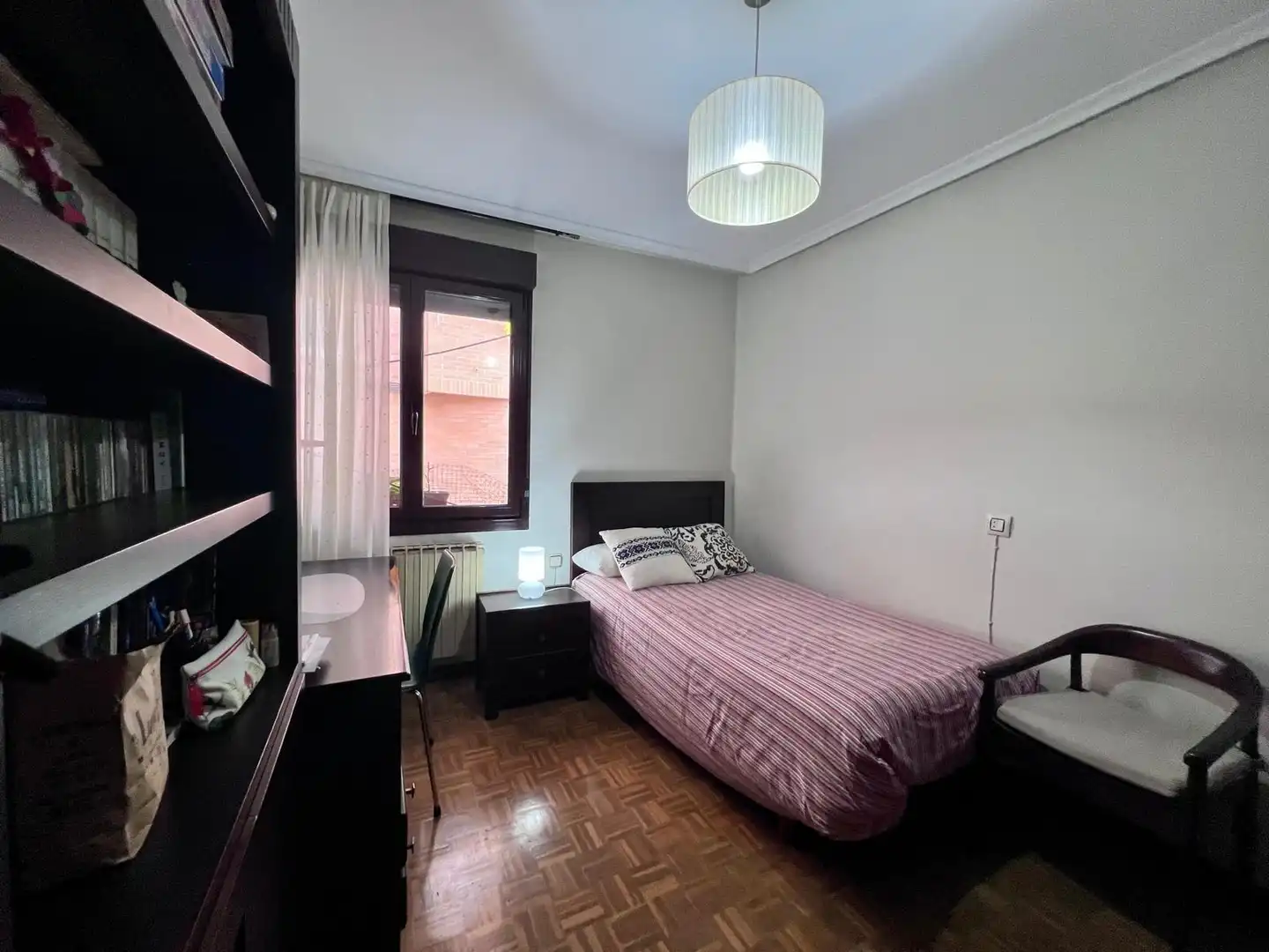 Dormitori de Casa o xalet en venda en Oviedo  amb Calefacció i Traster