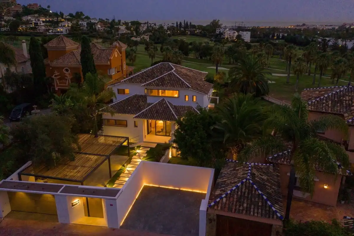 Chalet con piscina en venta en Calle Sirio, imagen 3