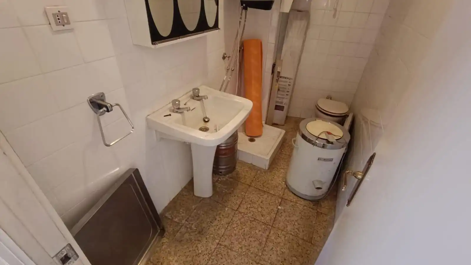 Bany de Pis en venda en Zamora Capital  amb Calefacció, Moblat i Balcó