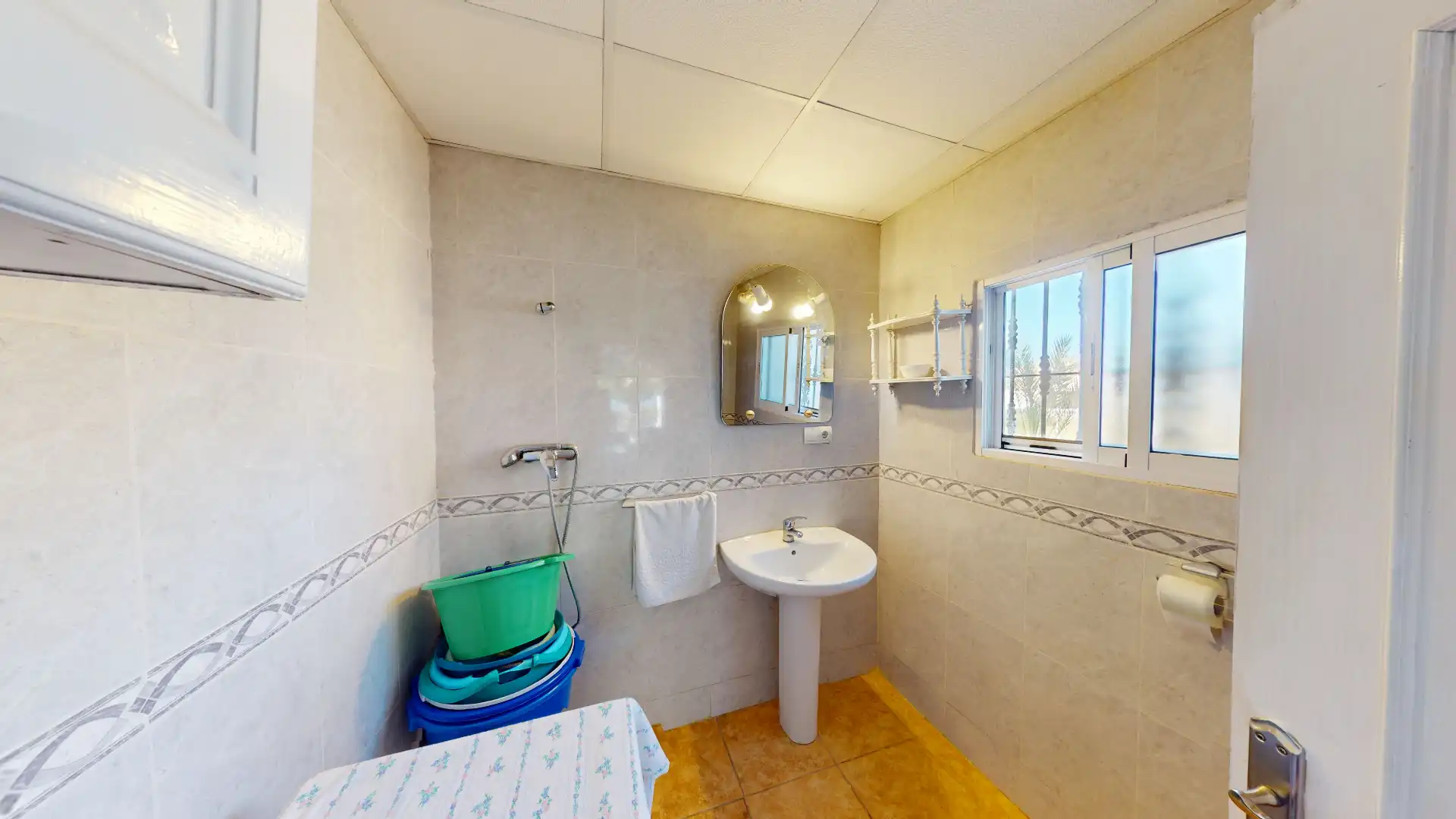Bany de Casa o xalet en venda en Elche / Elx amb Aire condicionat, Jardí privat i Terrassa