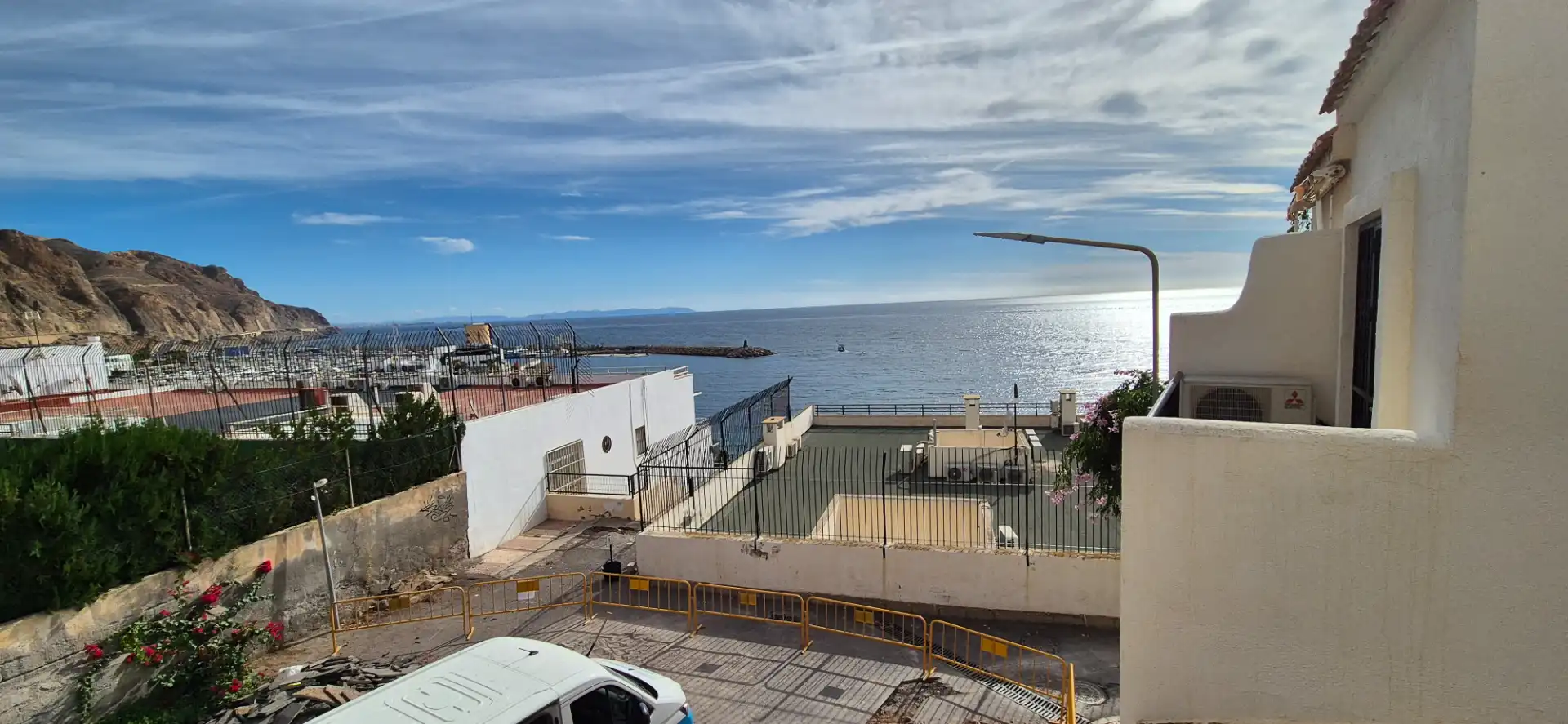 Vista exterior de Casa adosada en venta en Roquetas de Mar con Aire acondicionado, Terraza y Piscina
