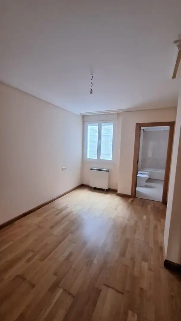 Habitación de Piso en venta en Ponferrada con Calefacción, Parquet y Trastero