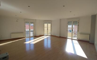Sala d'estar de Apartament en venda en Quintanar de la Orden amb Calefacció, Parquet i Terrassa
