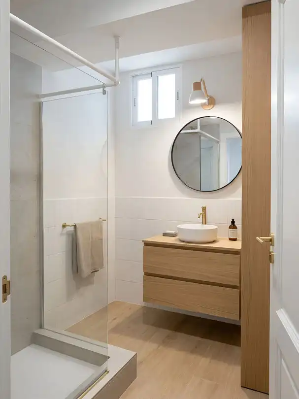 Bathroom of Flat for sale in Madrid  with Air Conditioner, Heating and Balcony
