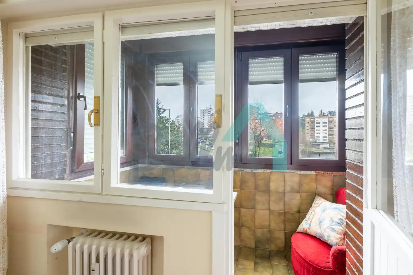 Dormitori de Pis de lloguer en Oviedo  amb Calefacció, Parquet i Terrassa