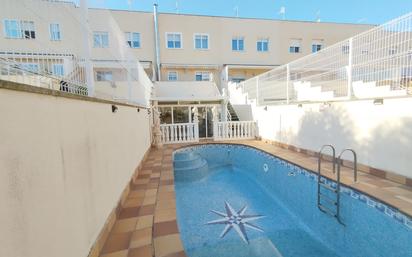 Piscina de Casa adosada en venda en Amposta amb Aire condicionat, Terrassa i Piscina