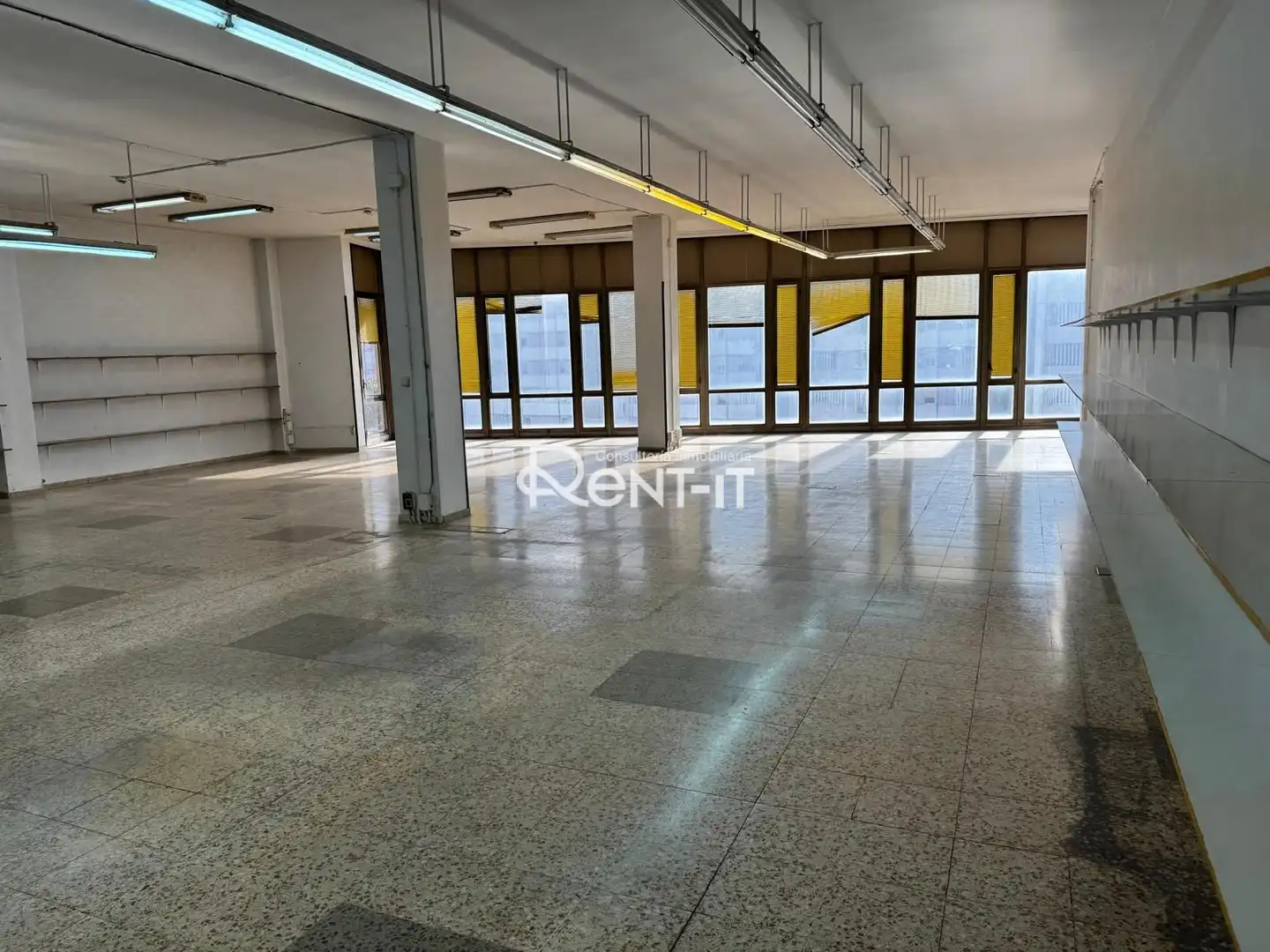 Oficina con ascensor en alquiler en Travesía Industrial
