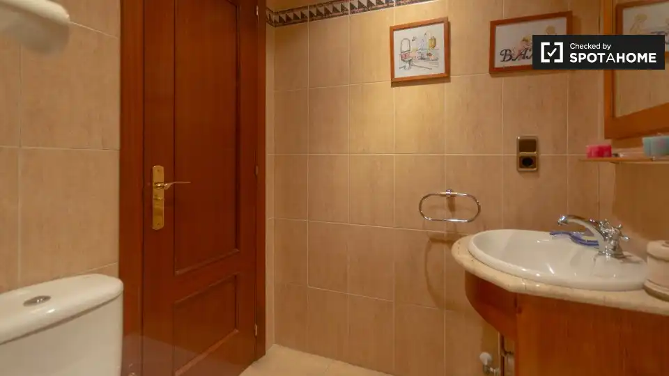 Room in Valdebernardo - Valderribas