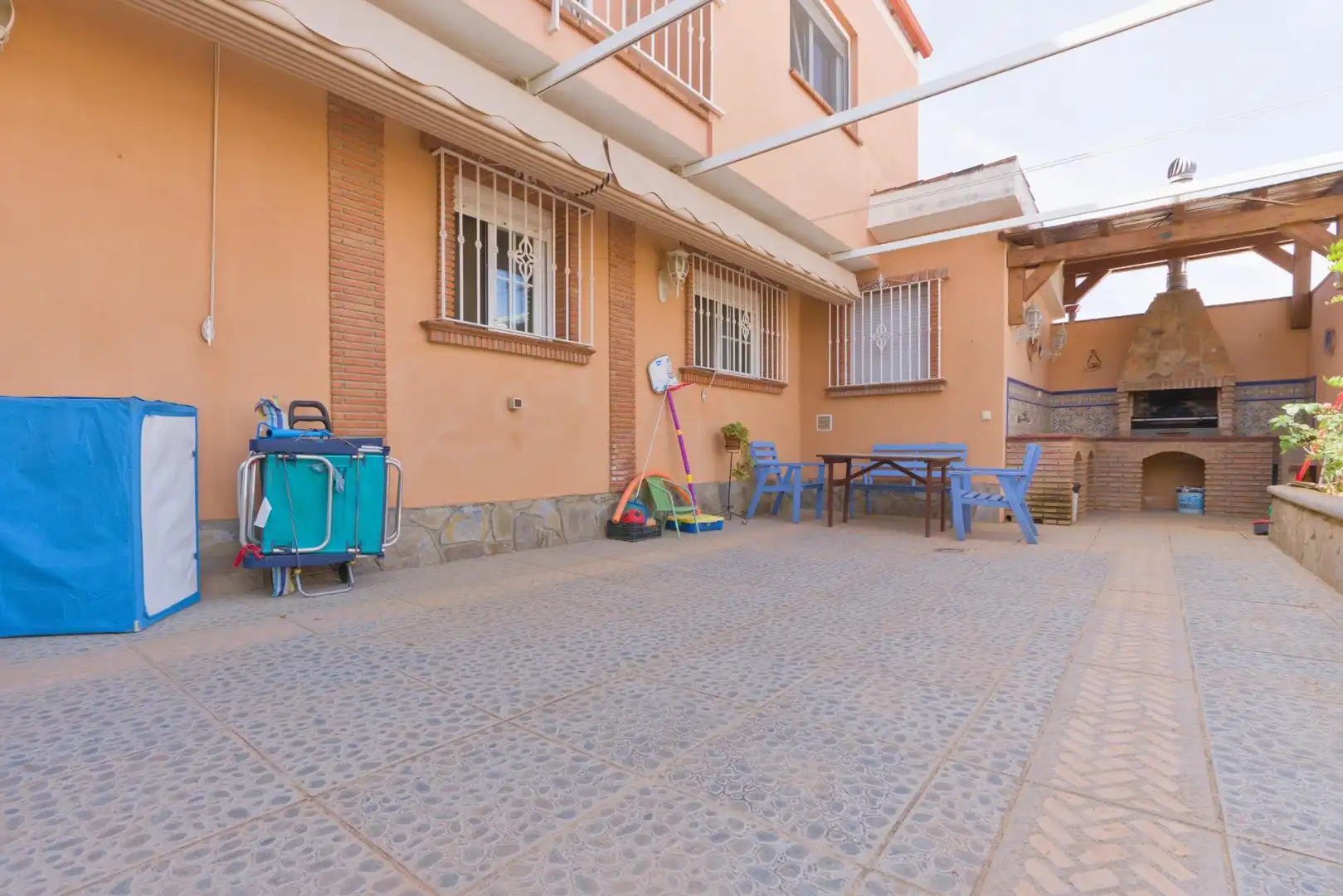 Vista exterior de Casa o chalet en venta en Cájar con Aire acondicionado, Calefacción y Jardín privado