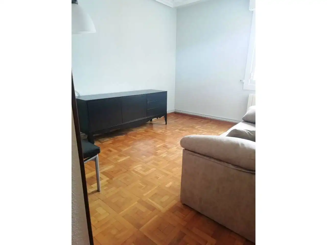 Sala d'estar de Pis de lloguer en  Logroño amb Calefacció