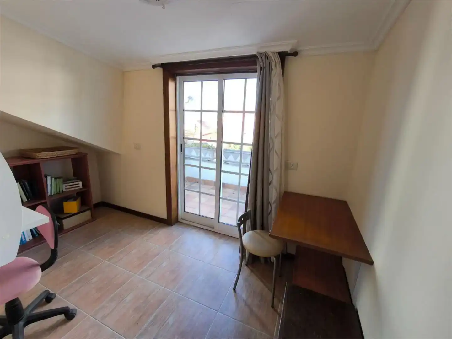 Habitación de Casa adosada en venta en Vigo  con Parquet, Trastero y Amueblado