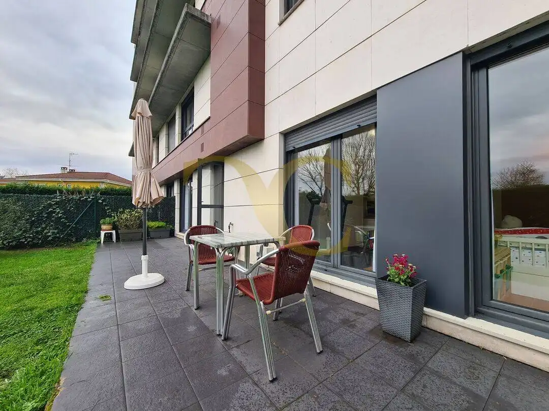 Terrasse von Wohnung zum Verkauf in Oviedo  mit Heizung, Privatgarten und Terrasse