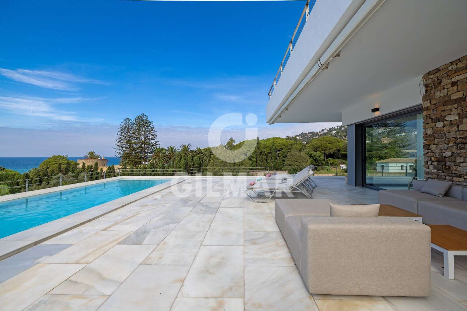 Vista exterior de Casa o xalet en venda en Zahara de los Atunes amb Aire condicionat, Calefacció i Jardí privat