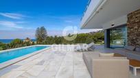 Vista exterior de Casa o xalet en venda en Zahara de los Atunes amb Aire condicionat, Terrassa i Piscina