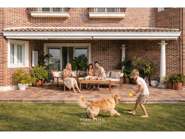 Casa-chalet en Venta en Calle Antón Chéjov 22 -228, El Palo, Este, Málaga en Jarazmín