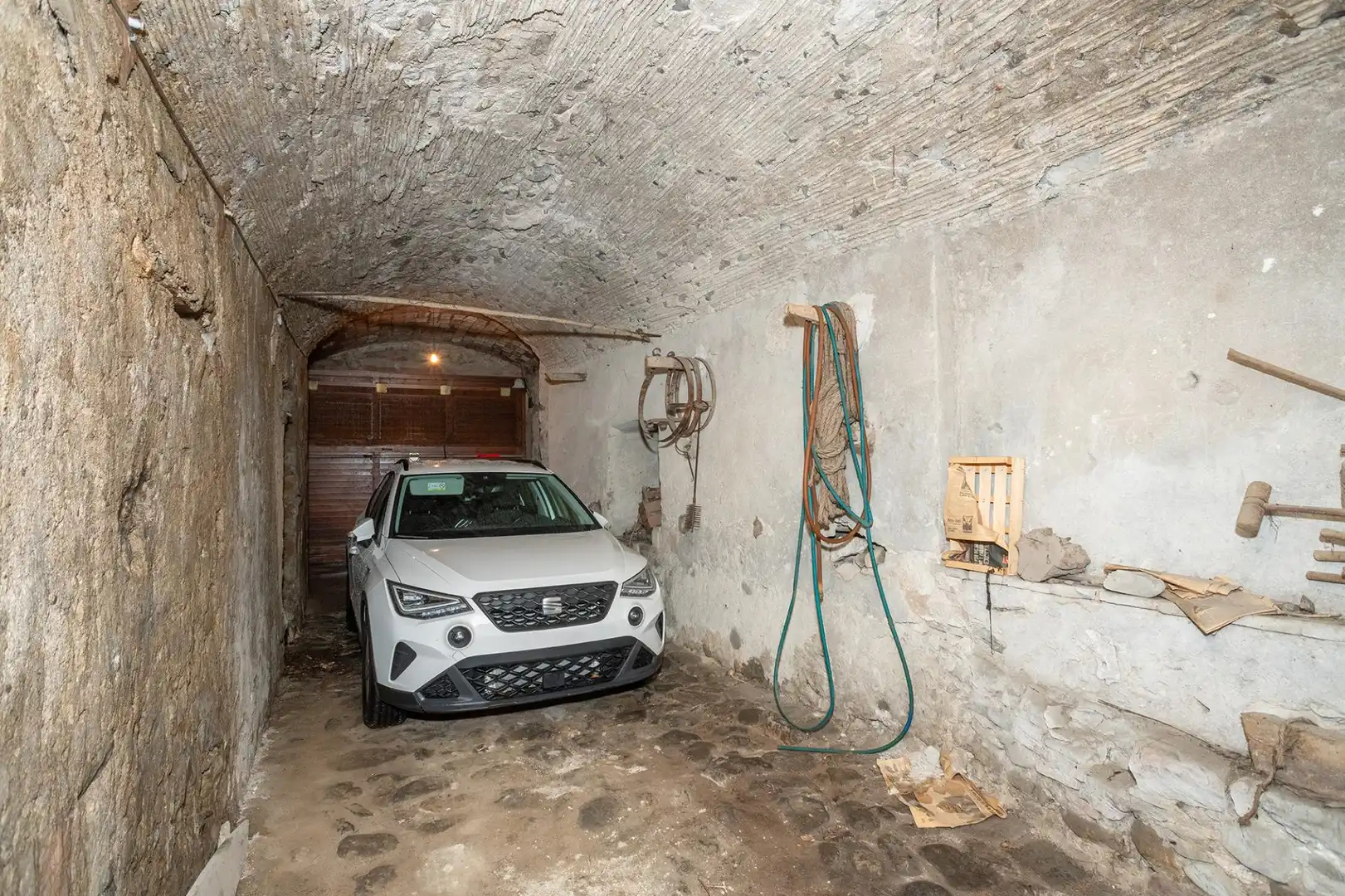 Parking de Casa o chalet en venta en Besalú con Jardín privado, Terraza y Amueblado