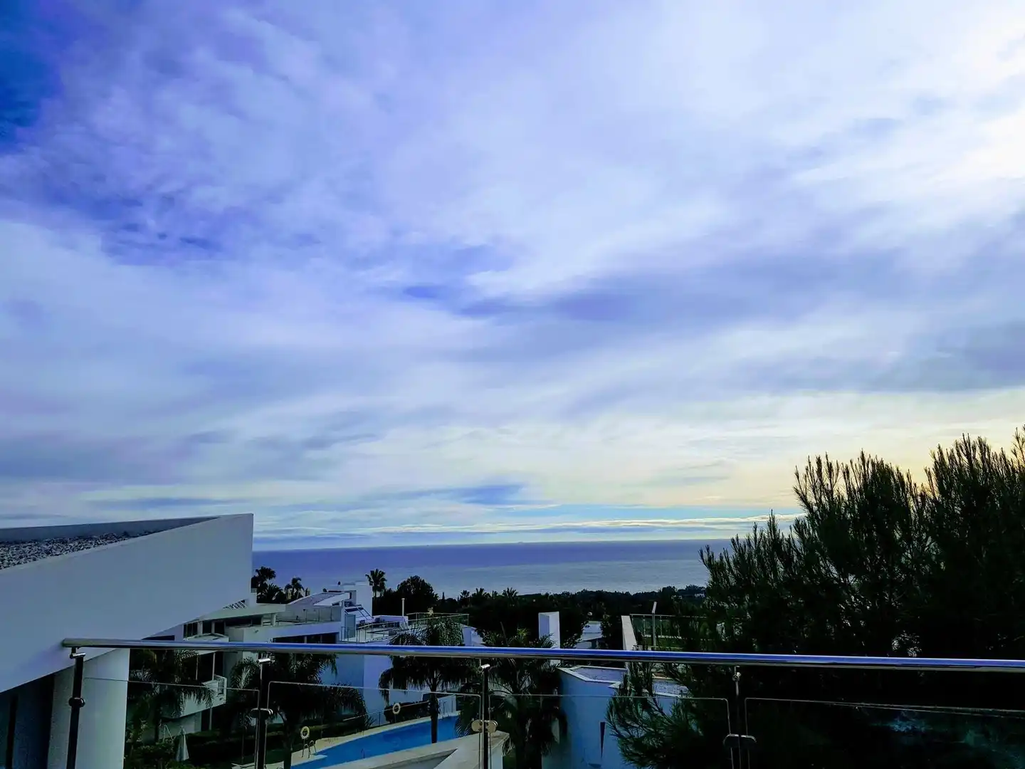 Vista exterior de Casa adosada de lloguer en Marbella amb Aire condicionat, Jardí privat i Piscina