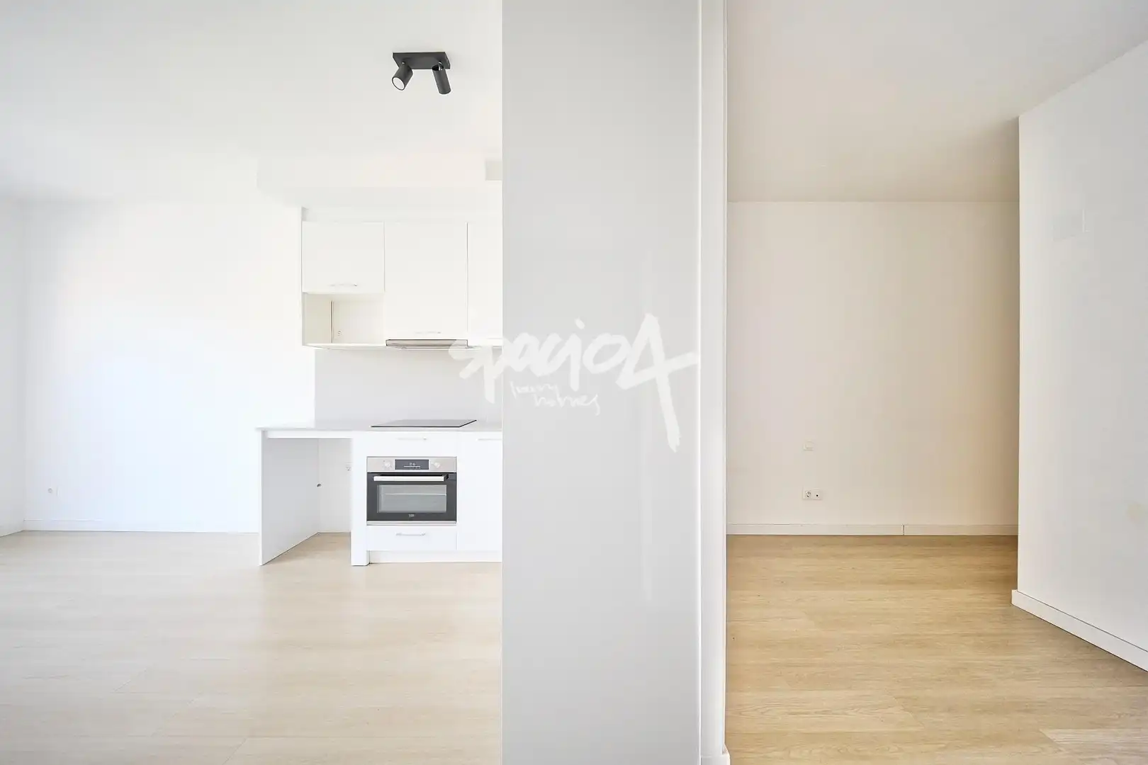 Dormitori de Apartament en venda en Madrid amb Calefacció i Piscina comunitària