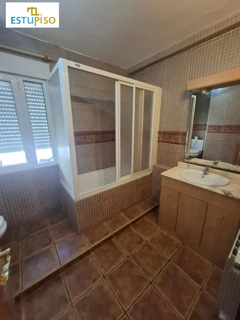 Baño de Piso en venta en León Capital  con Calefacción
