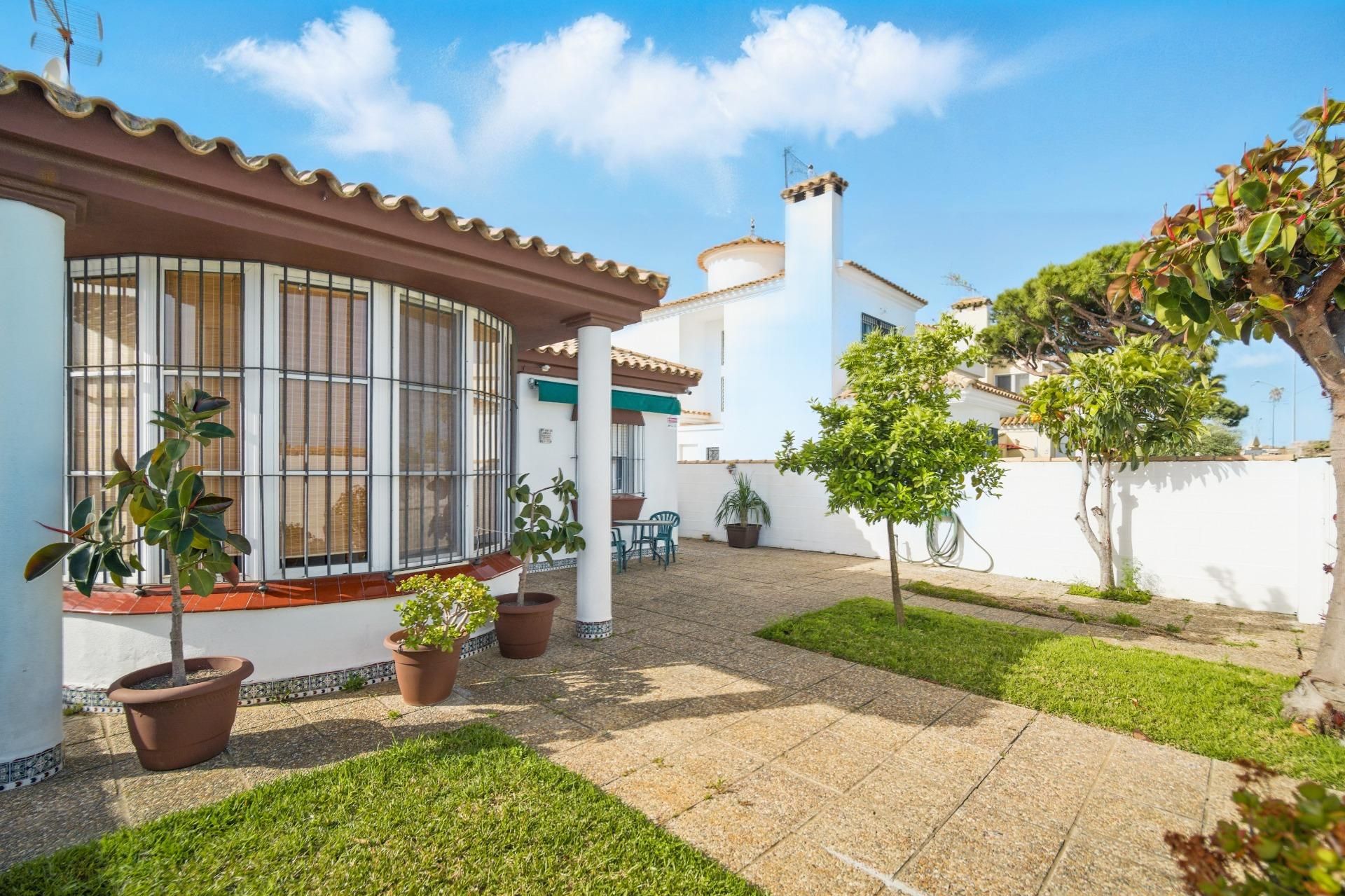 Jardí de Casa o xalet en venda en Chiclana de la Frontera amb Aire condicionat, Calefacció i Jardí privat