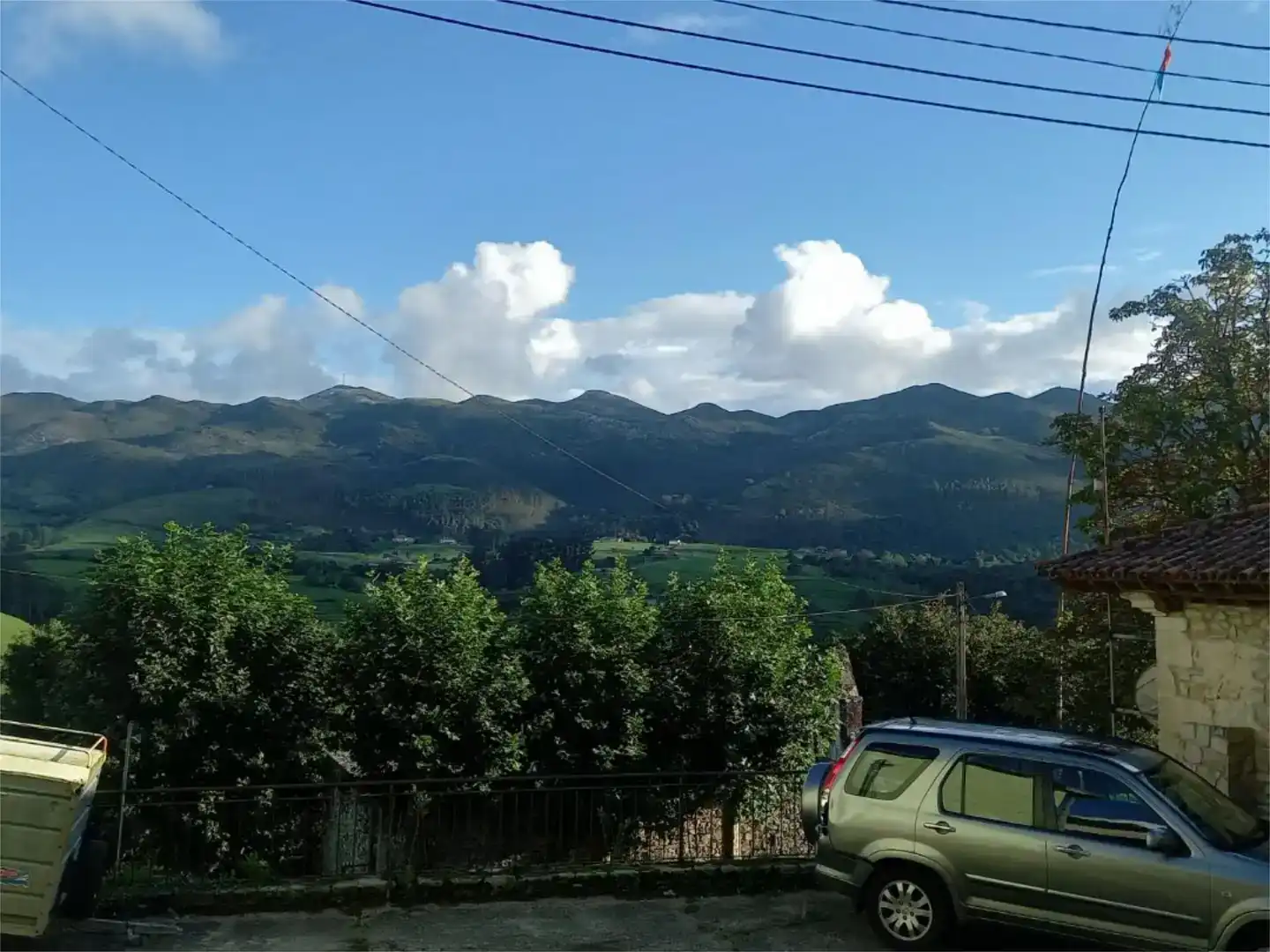 Vista exterior de Pis en venda en Llanes amb Parquet, Moblat i Balcó