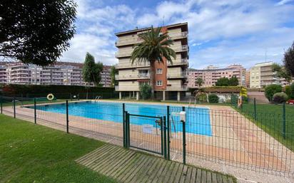 Swimming pool of Flat for sale in Castro-Urdiales  with Heating, Terrace and Community pool