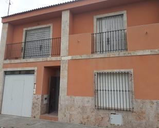 Exterior view of Single-family semi-detached for sale in Bolaños de Calatrava