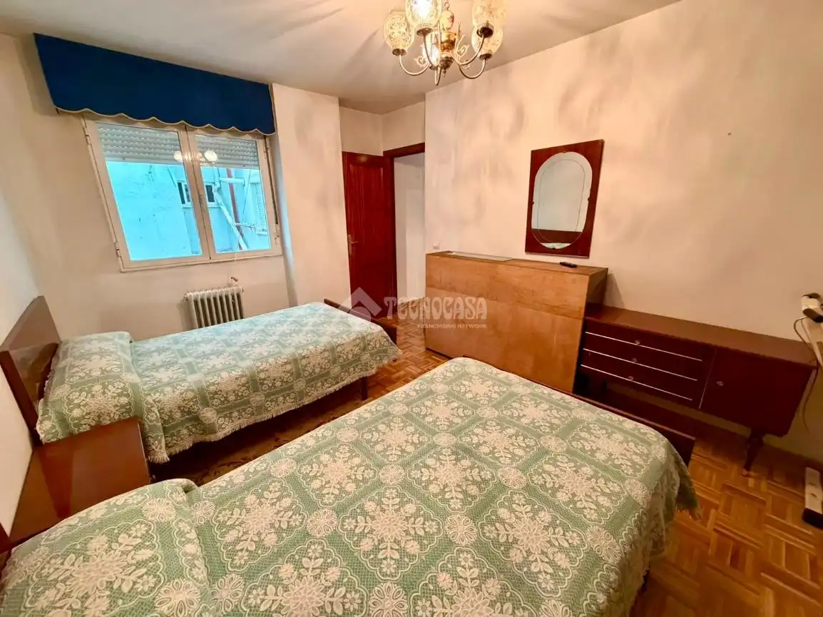 Habitación de Piso en venta en León Capital  con Calefacción, Parquet y Trastero