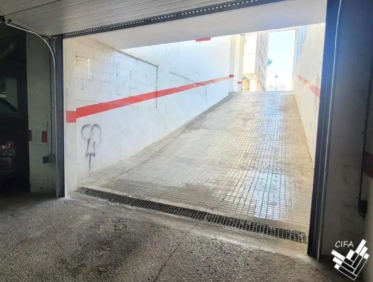 Einzelparkplatz zur Miete in Calle de Joanot Martorell, imagen 4