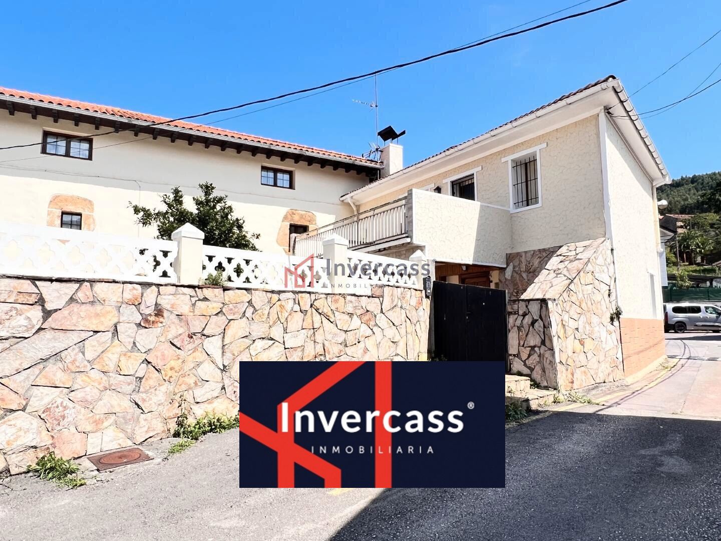 Vista exterior de Casa o xalet en venda en Castro-Urdiales amb Jardí privat i Terrassa