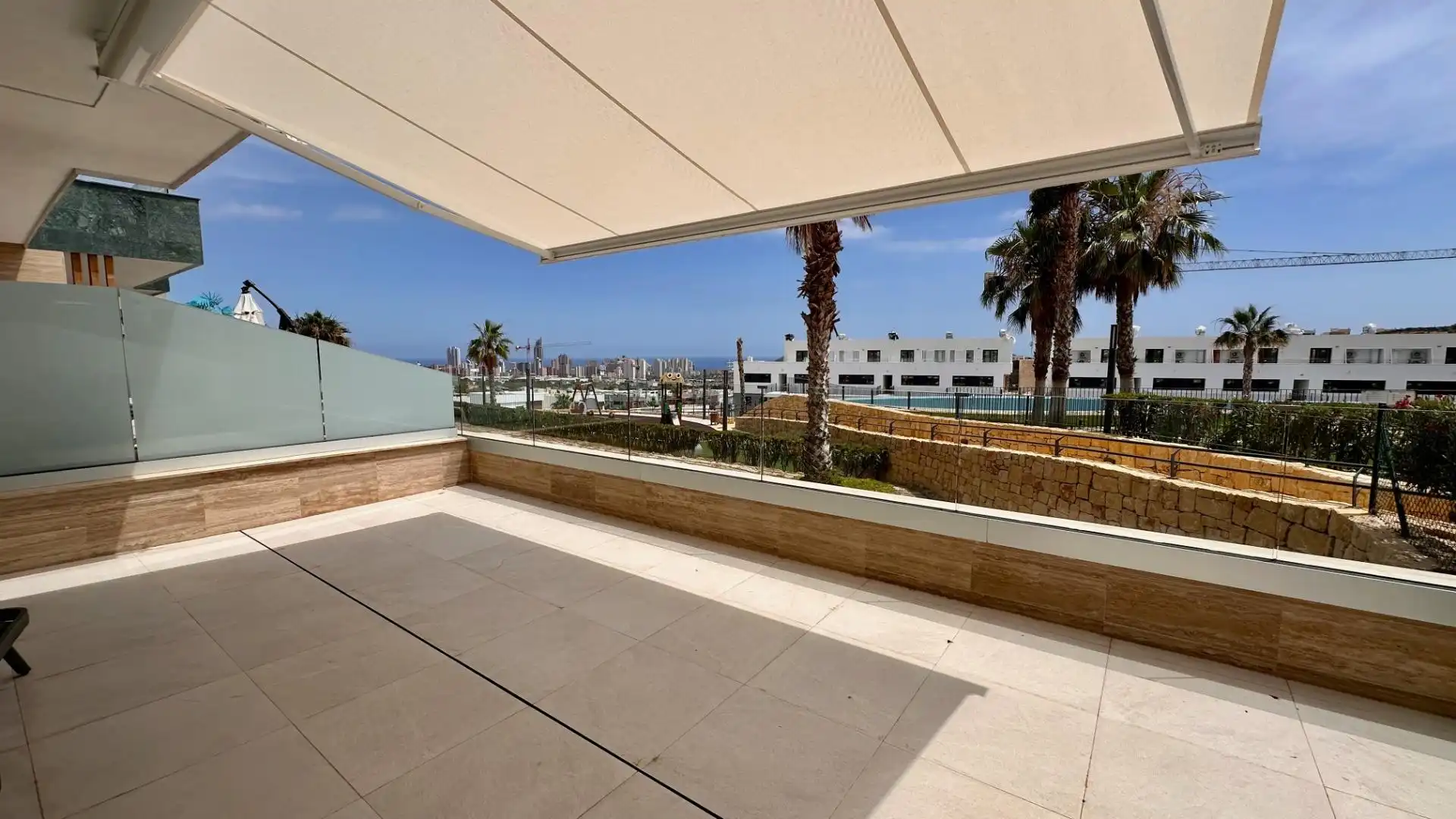 Terraza de Dúplex de alquiler en Finestrat con Aire acondicionado, Calefacción y Jardín privado