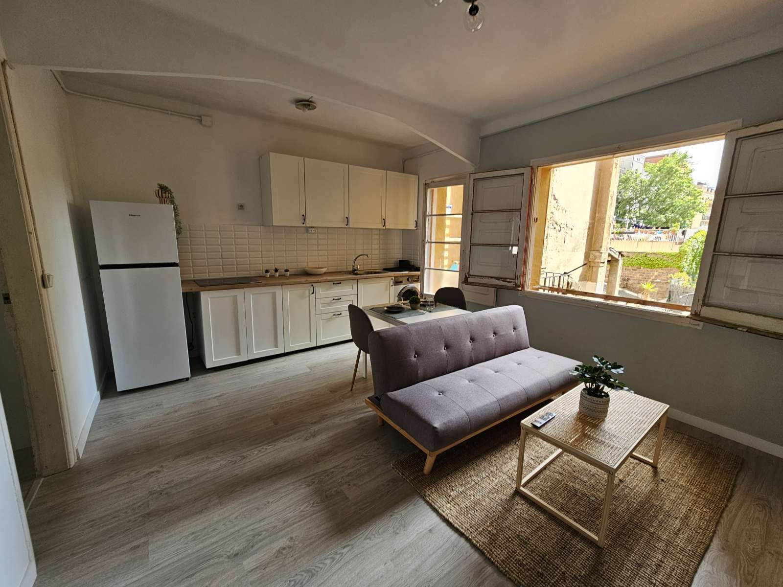 Kitchen of Apartment to share in  Barcelona Capital  with Air Conditioner, Heating and Terrace