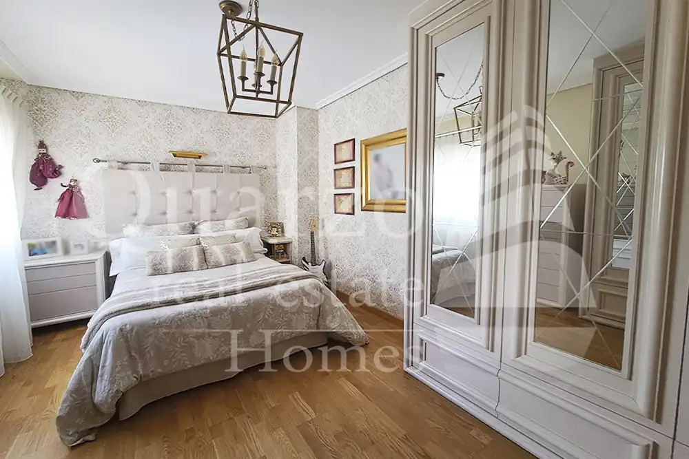 Habitación de Casa adosada en venta en Plasencia con Calefacción, Terraza y Balcón