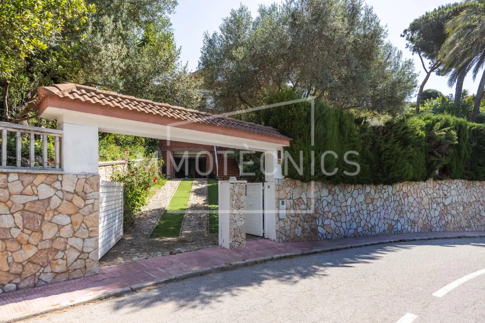 Vista exterior de Casa o xalet en venda en Arenys de Munt amb Aire condicionat, Calefacció i Jardí privat