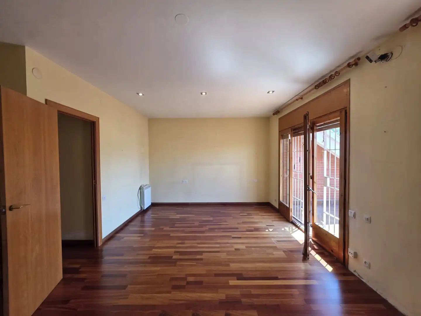 Sala d'estar de Casa adosada en venda en Premià de Mar amb Aire condicionat, Calefacció i Jardí privat