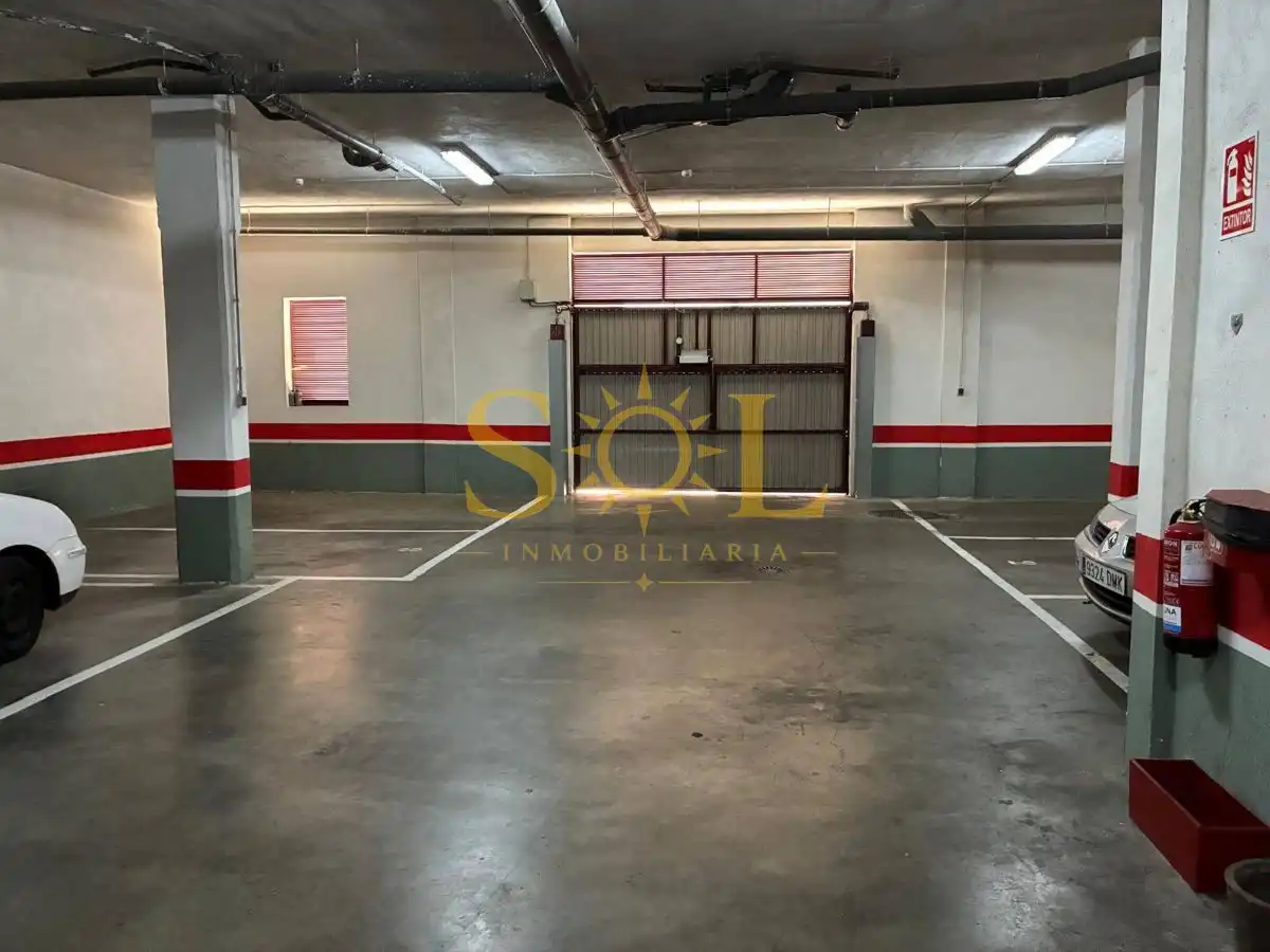 Parkplatz von Dachboden zum Verkauf in León Capital  mit Heizung, Parkett und Möbliert