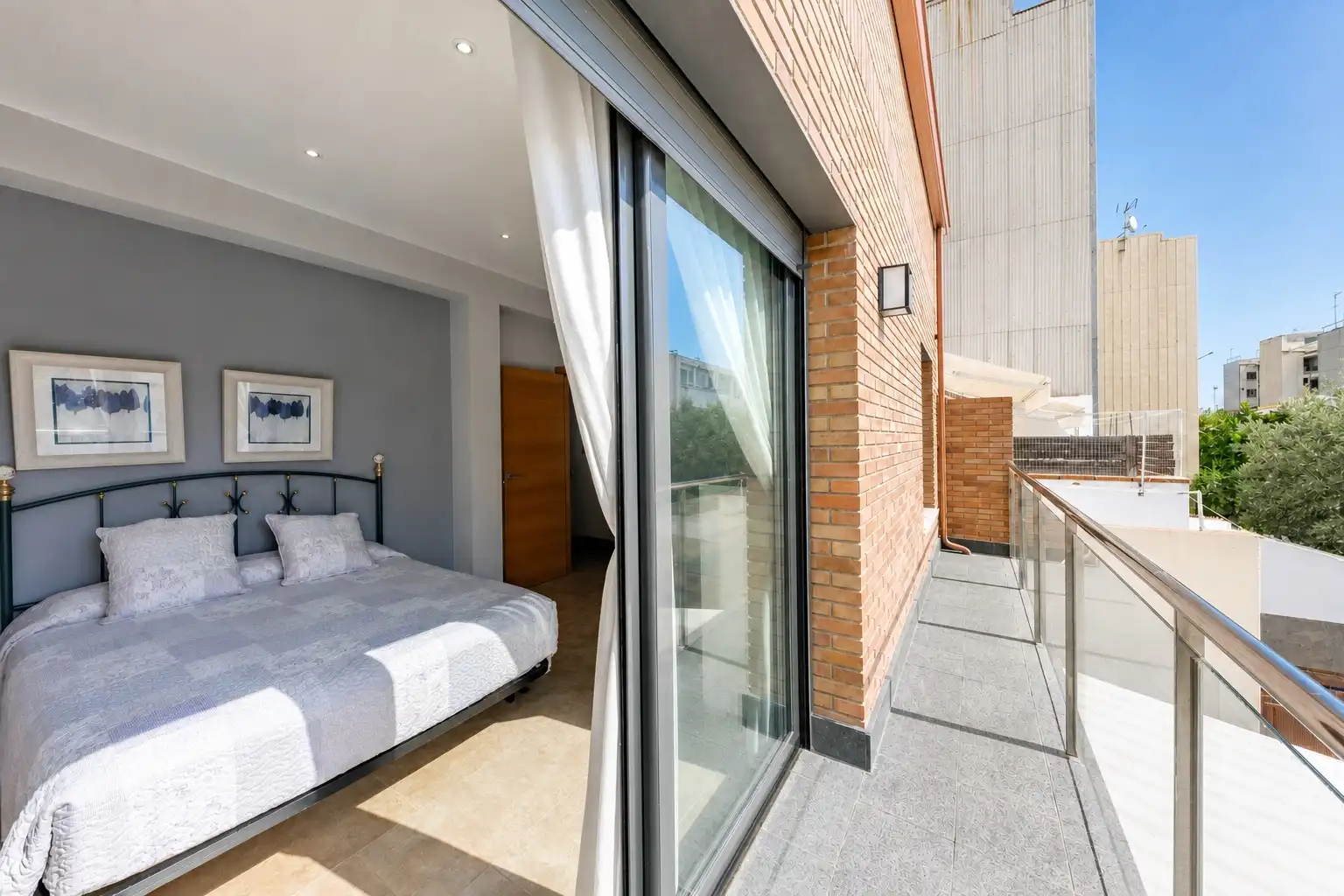 Adosado con terraza en venta en Gran Via de Lluís Companys, imagen 8