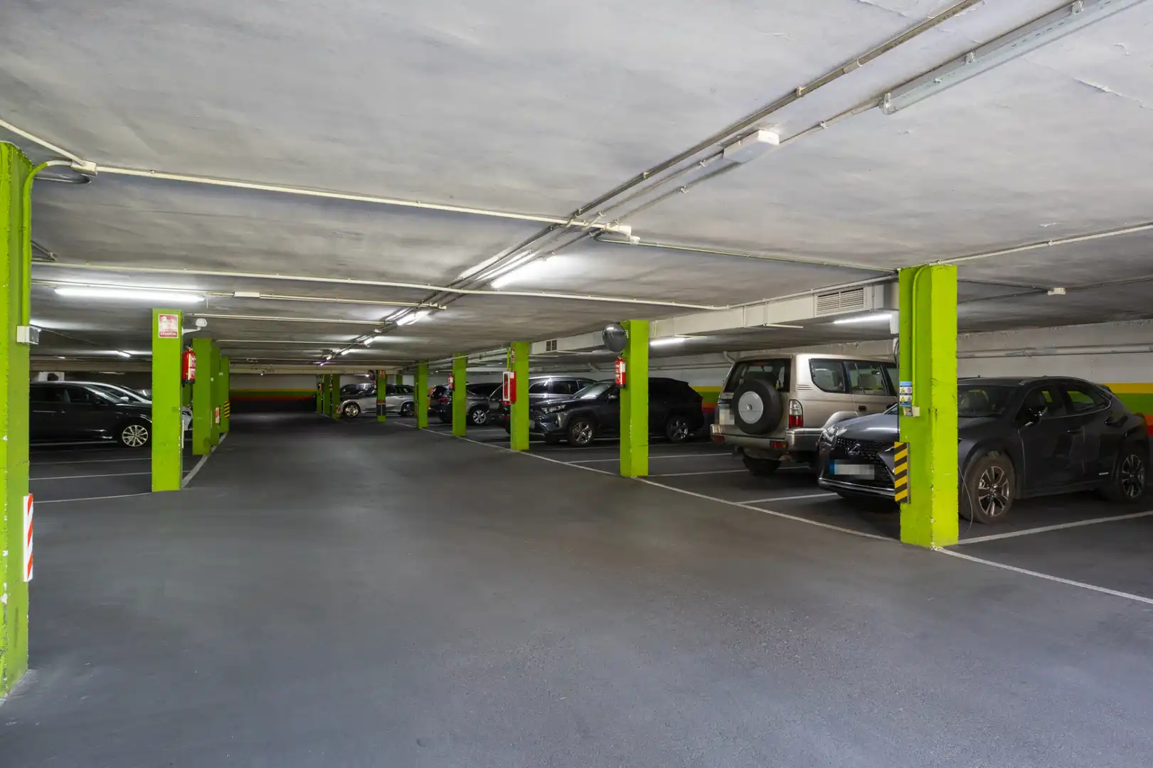 Parking de Piso en venta en Madrid con Aire acondicionado, Calefacción y Jardín privado