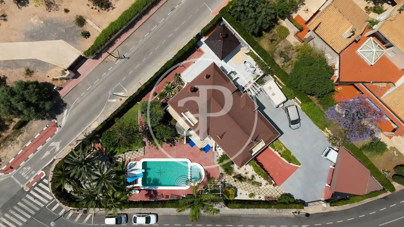 Exterior view of Houses for sale in San Vicente del Raspeig / Sant Vicent del Raspeig  with Air Conditioner, Heating and Private garden